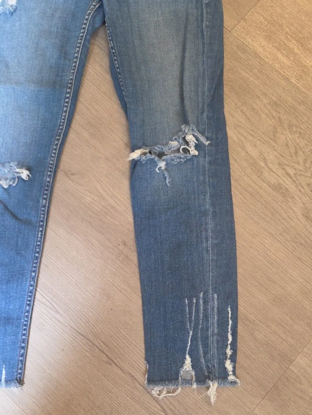 Zara Blue Distressed Cropped Ankle Jeans